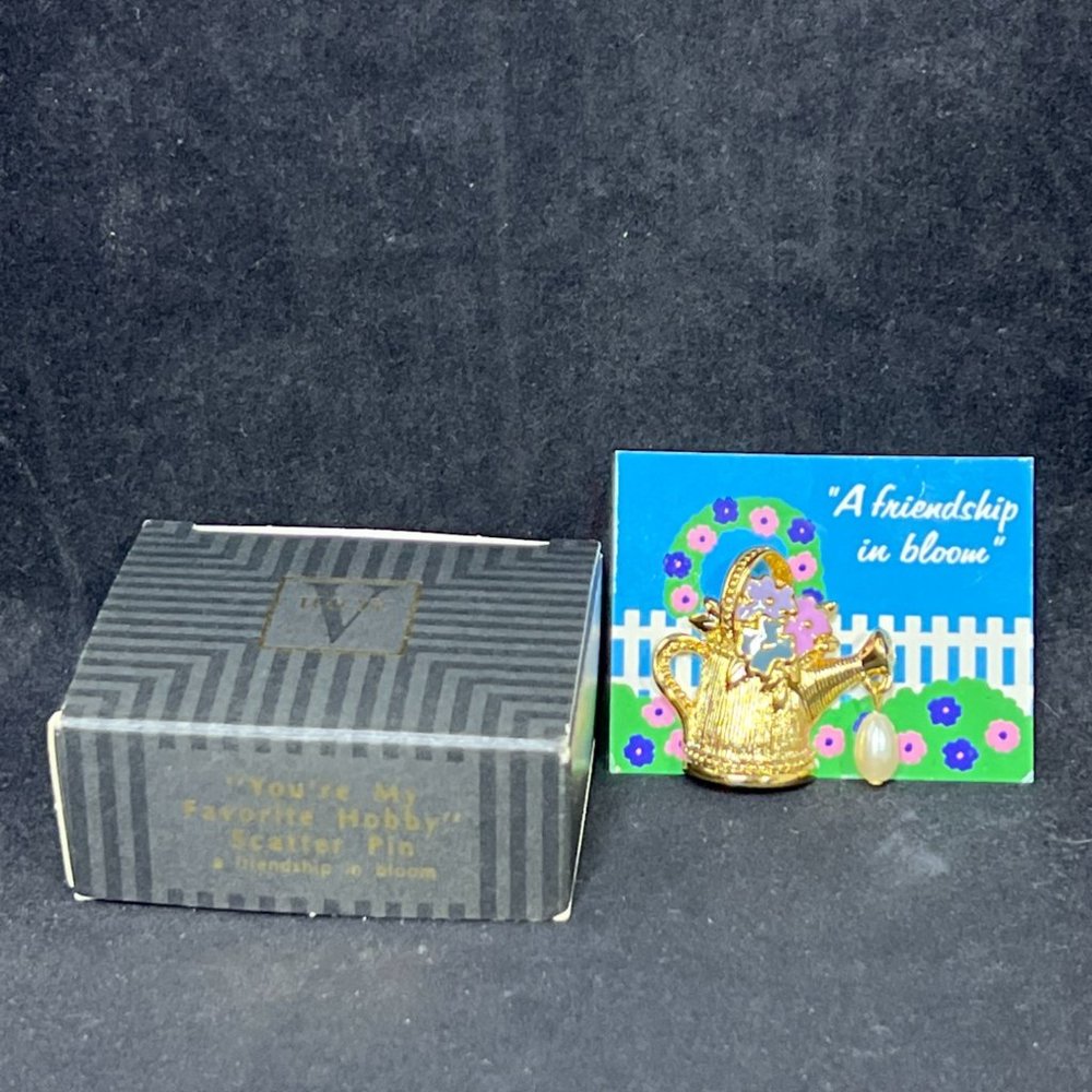 Avon You're My Favorite Hobby Scatter Gold Tone, Pearl & Enamel Lapel Pin (4306)